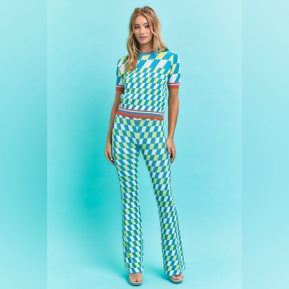 086. ABSTRACT CHECK KNIT SHORT SLEEVE TOP WITH PANT SET - Picture 2 of 8